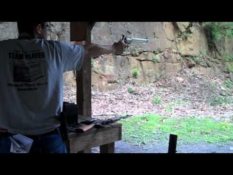 S&W 500 magnum one handed