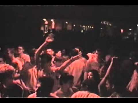 Sandra Collins live @ Club Korona playing Elektronauts - The Bumper (Plump DJs Remix)