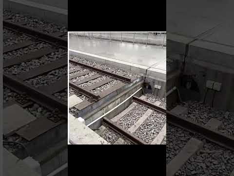 Attention on platform 2! 🛤️🚅😅 #bahn #gleise #db #diebahn #schienen #crash #train #bahnhof #announ...