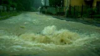 preview picture of video 'Povodně 2010 Frýdlant - kanalizace'