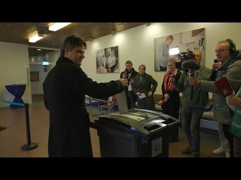 Video Thumbnail: CDA leader Henri Bontenbal votes in Dutch parliamentary election | AFP