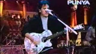 Download lagu Iwan Fals - Kumenanti Seorang Kekasih (HQ) mp3