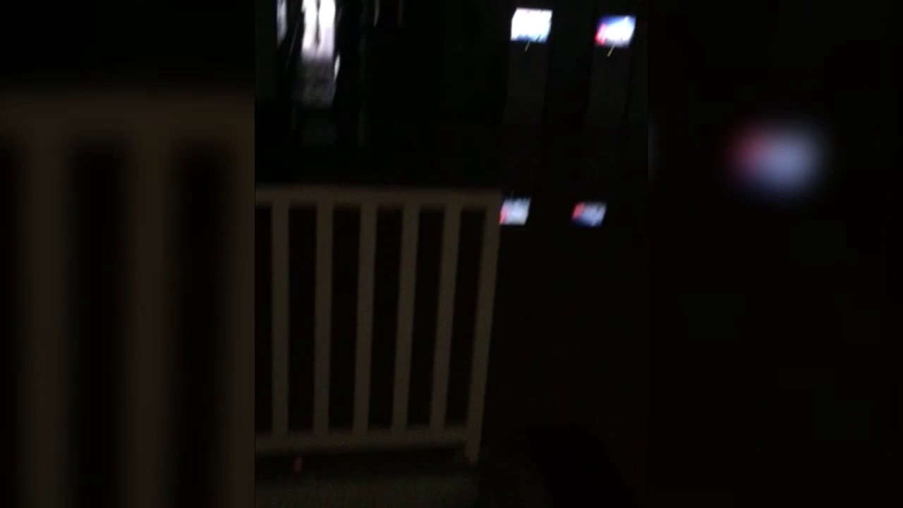 Flagra de enchente dentro de campus de universidade