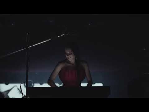 Sandmalerin erzählt die Geschichte von Ulrich Imboden - 90 Jahre