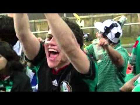 -Flashmob Oranje-fans in DutchDress [from www.metacafe.com].flv