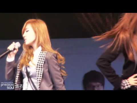 [FANCAM] 111122 SNSD Taeyeon - The Boys @ Valkyrie Concert