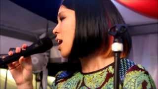 AIの曲「ハピネス」@アメリカ大使公邸 2013　AI&#39;s song &quot;Happiness&quot; @ the 4th of July Party 2013