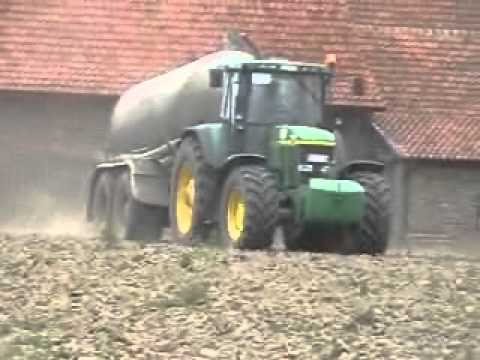 Cattebeke: Drijfmest spreiden.