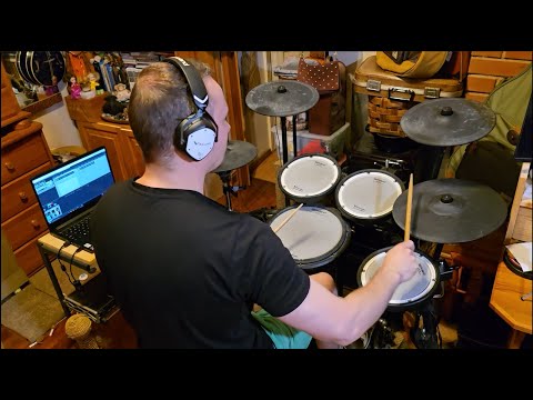 BERMUDU DIVSTŪRIS - ĶERAM VILN - Kriss Michulis (drum mix/drum cover)