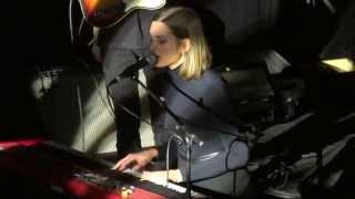 Broken Twin - In Dreams (HD) Live In Paris 2014