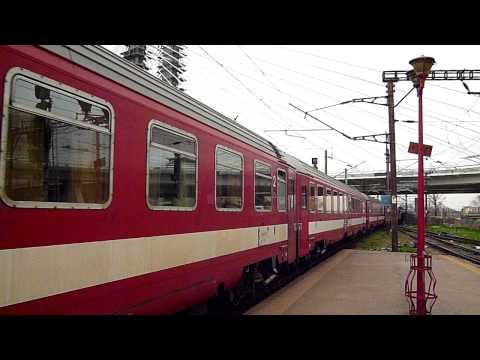 Locomotiva 91-53-0-477-821-9 sosind in Bucuresti Nord cu R 346 "Dacia"