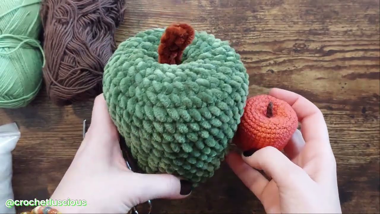 Crochet apple tutorial ‐ beginner friendly - 1 h craft!