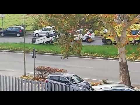 Incidente a Siena: macchina capovolta