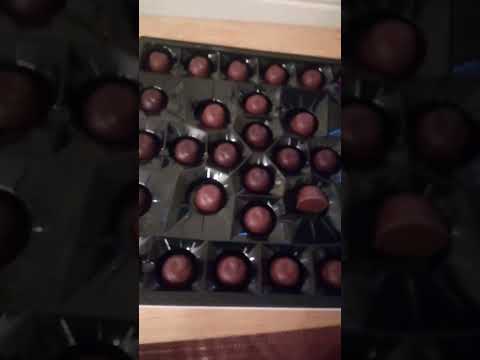 HERSHEY'S POT OF GOLD  30 MILK DARK CHOCOLATE TRUFFLES COLLECTION