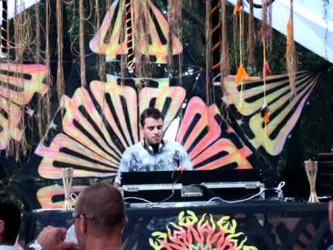 download lagu mp3 mp4 Le Fell, download lagu Le Fell gratis, unduh video klip Le Fell