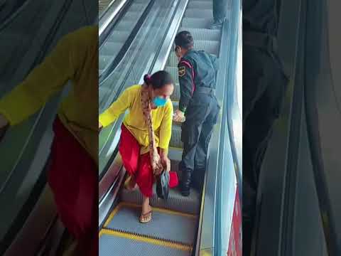 Bhat Bhateni Jannu Agadi Escalator Ma Kasari Chadhne Sikherah Aaunu Natra Yestai hola ni#shorts