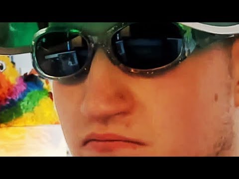 weird kid opens Elite FUT Champs rewards...