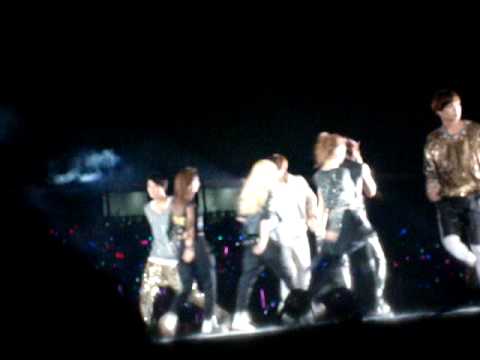 251112 SM Town in Bangkok - YunHo Dance Battle.MPG