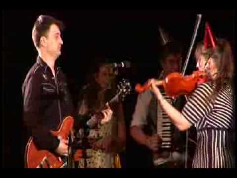 Eliza Carthy Wayward Band LIVE- Southwell Folk Festival. Willow Tree.