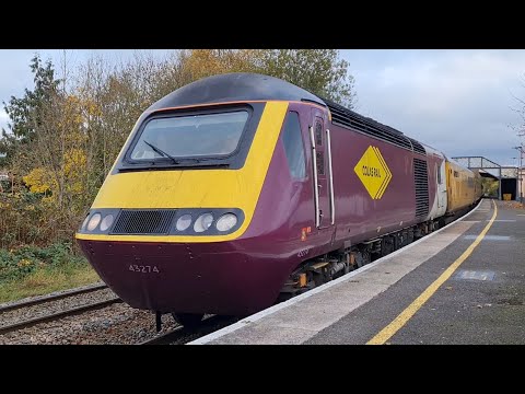 Colas 43274 (EMR Purple) & NR 43290 (VTEC Red) pass Warminster With a Lovely Seven Tone 18/11/21