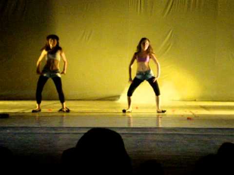 Belly dance and reggaeton - Belly dance duet Emira