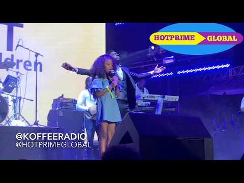 Teshae Silvera performs Dutty Man with Romain Virgo at Reggae Sumfest 2019