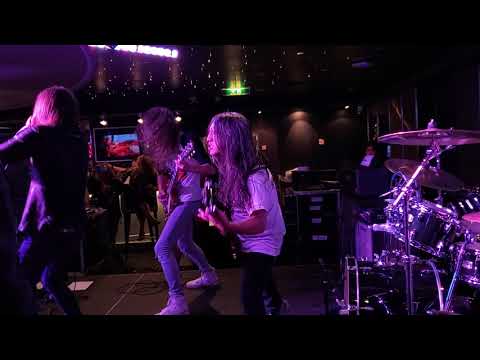 Todd La Torre drumming "Cowboys From Hell"