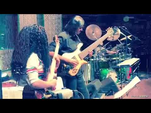 Mohini Dey & Sheldon D'Silva  jamming in Goa | Crossing