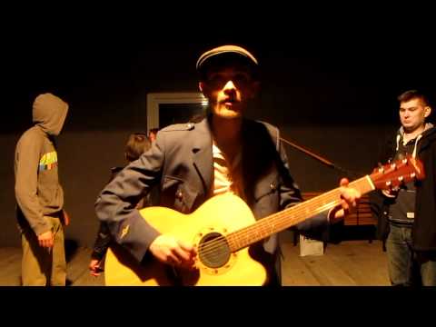 KaCeZet z gitarką na freestylu