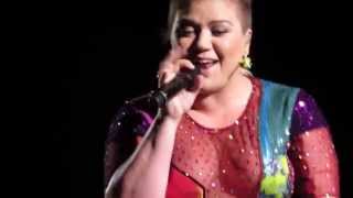 Kelly Clarkson &quot;Dance With Me&quot; Live, Hershey PA