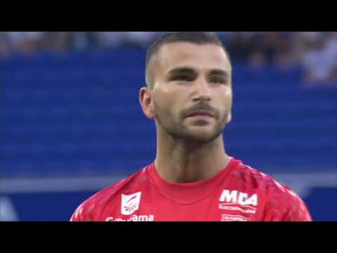 Insolite ! Anthony Lopes chante les 2 hymnes pendant OL / Benfica Lisbonne - Footbol