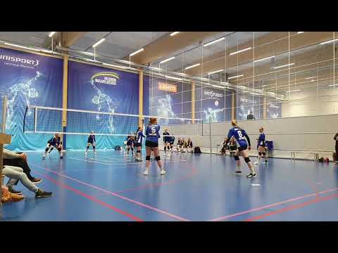 B-tytöt Cats vs. BV