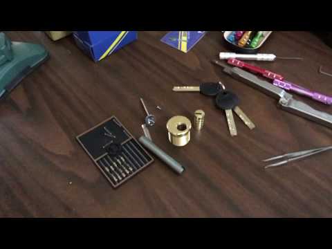 (59) Lockpicking: Mul-T-Lock Junior picked and gutted.