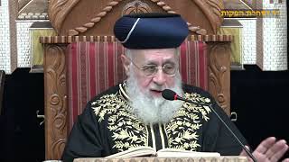 הראשון לציון הרב יצחק יוסף שליט"א - שיעור מוצאי שבת פרשת בא תשפ"ו (קו ההלכה הספרדי) - התמונה מוצגת ישירות מתוך אתר האינטרנט יוטיוב. זכויות היוצרים בתמונה שייכות ליוצרה. קישור קרדיט למקור התוכן נמצא בתוך דף הסרטון