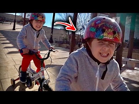 KIDS PLAYING ON FUN OUTDOOR PLAYGROUND FOR CHILDREN!! Marcos and Laura