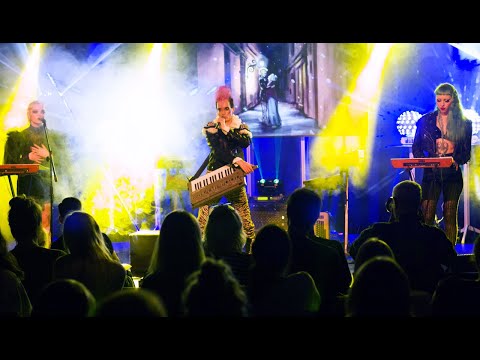 Ras Bolding - Den lille pige med svovlstikkerne Live 2024