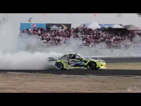 Formula Drift Canada World 2015 - Matt Field Leading Jonathan Guitard