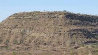 preview picture of video 'Pan of Deccan Traps Outcrop from Daulatabad, India'