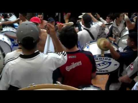 "INDIOS KILMES VENGO DE UN BARRIO CERVECERO" Barra: Indios Kilmes &bull; Club: Quilmes