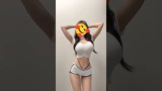 五条恋ちゃん並みの超爆乳美女の腰振りダンス！