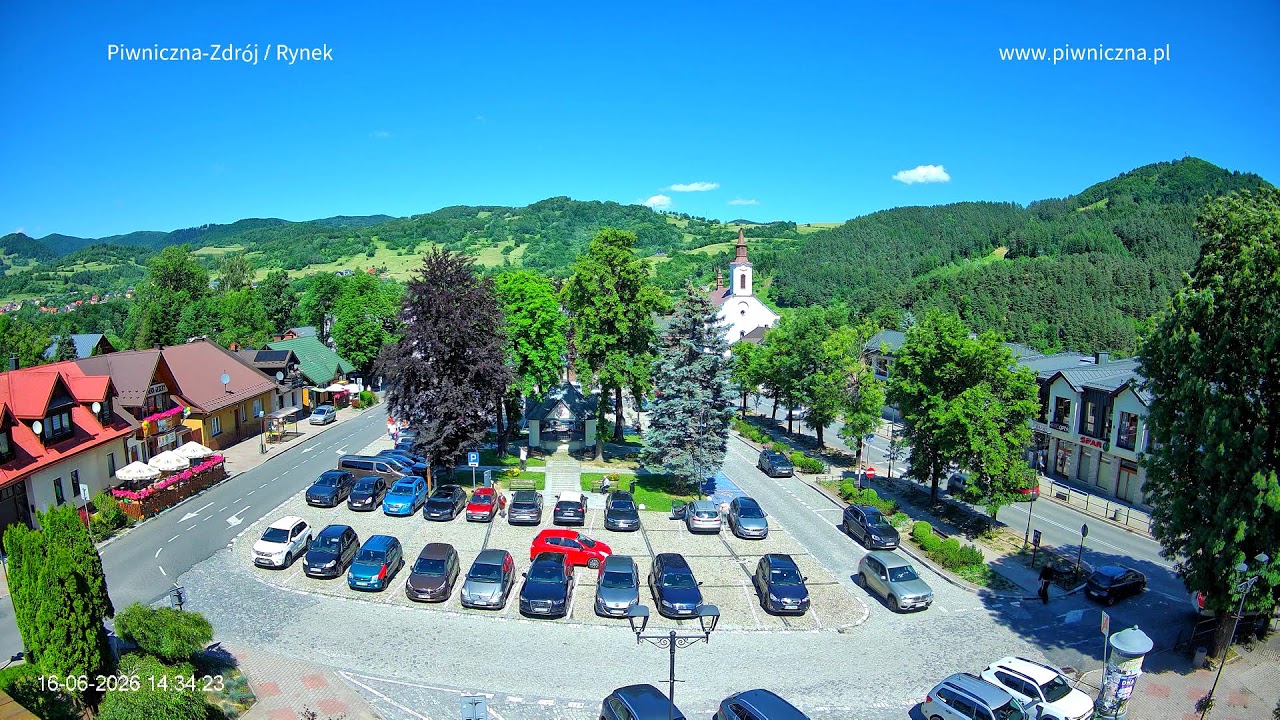 Live webcam view of Plaza del Mercado y Montañas Beskid