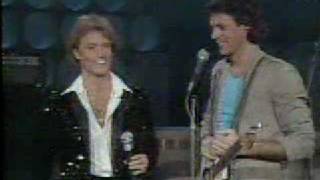 Andy Gibb introducing Rick Springfield Jessie&#39;s Girl...full video this time. :)