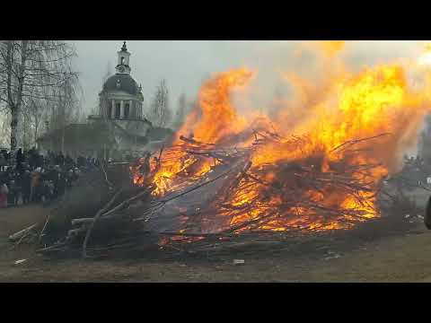 Majbrasan vid Landskyrkan i Skellefteå Valborg 2022