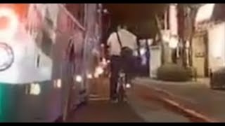 公車變換車道都不管旁邊騎單車的用路人?
