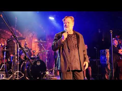 Russell Crowe - Take This Waltz (Leonard Cohn cover) - Live Stone Pony