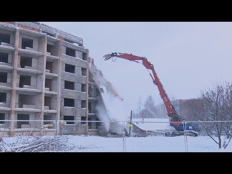 Sāk grausta Viestura ielā 44 nojaukšanas darbus