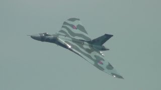 preview picture of video 'Avro Vulcan XH558 at Waddington 7th July 2013'
