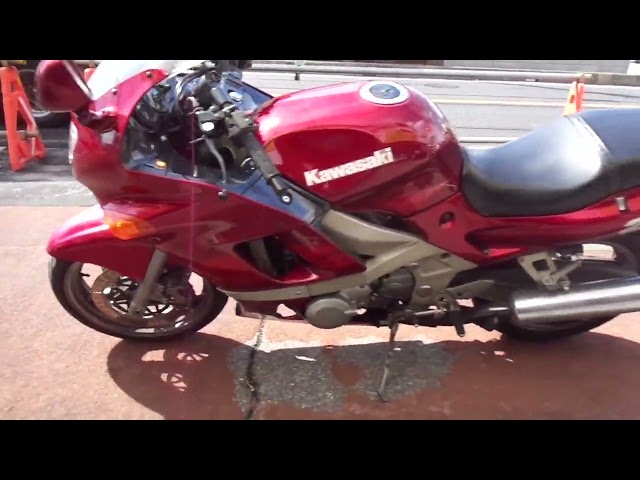 NO.5228 　カワサキ　ＺＺ－Ｒ４００　水冷４サイクル４気筒エンジン　フルカウル　ワインレッド ZZR400/カワサキ 水冷4サイクル4気筒エンジン フルカウル レッドの