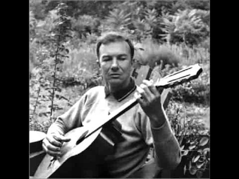 Pete Seeger - The bells of Rhymney (Live performance)