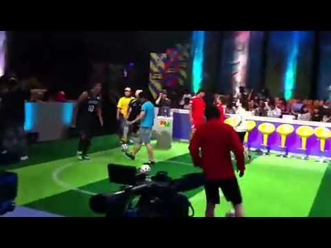 [默0401] 110807 KBS Heart is Beating Recording - Eunhyuk, Donghae Playing football